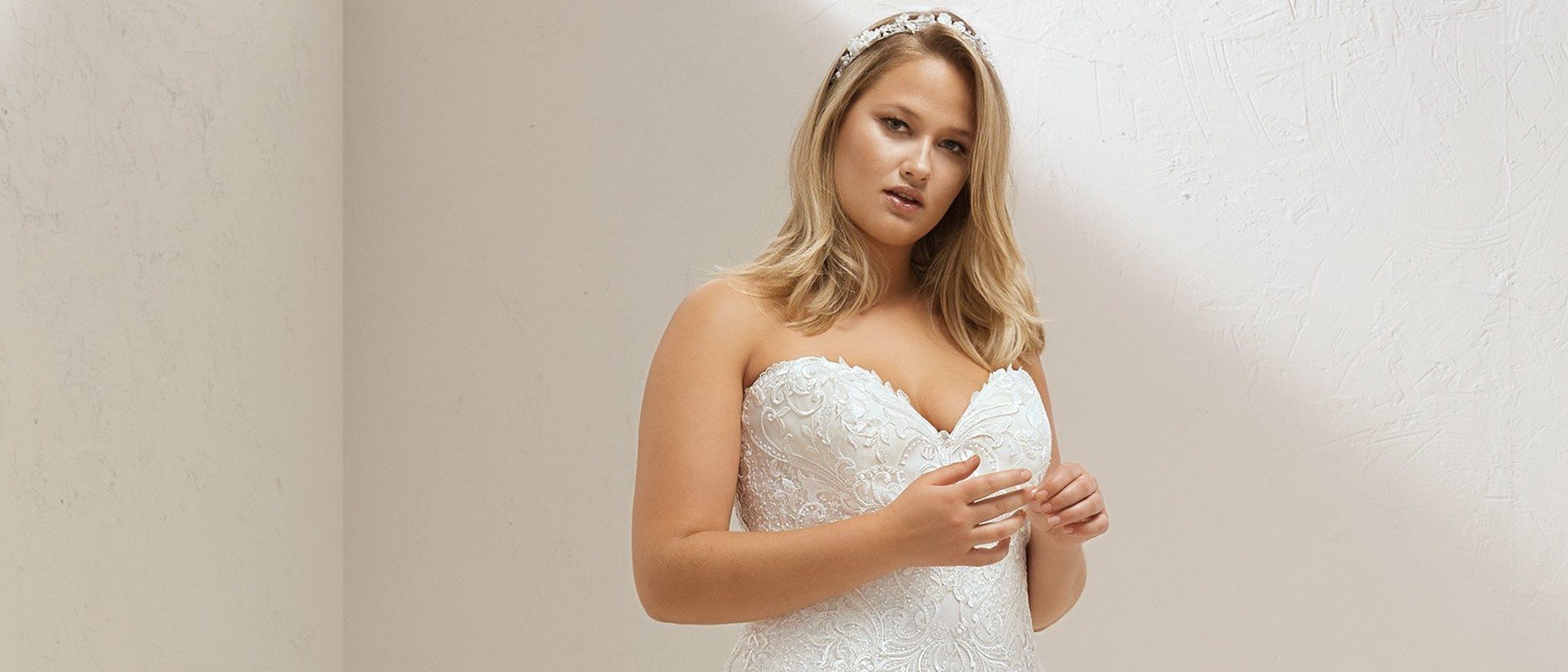 Pronovias lanza una línea de vestidos para tallas grandes