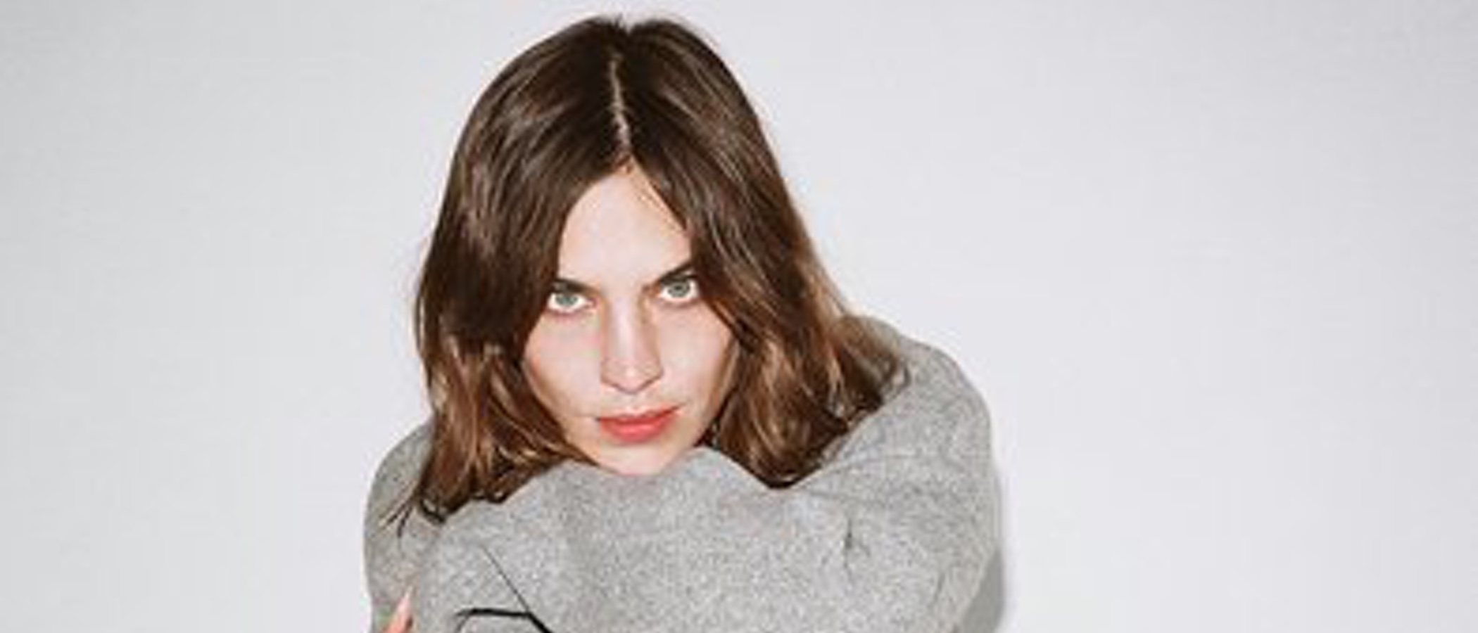 Alexa Chung, musa de Superga en la colección de otoño/invierno 2018/2019