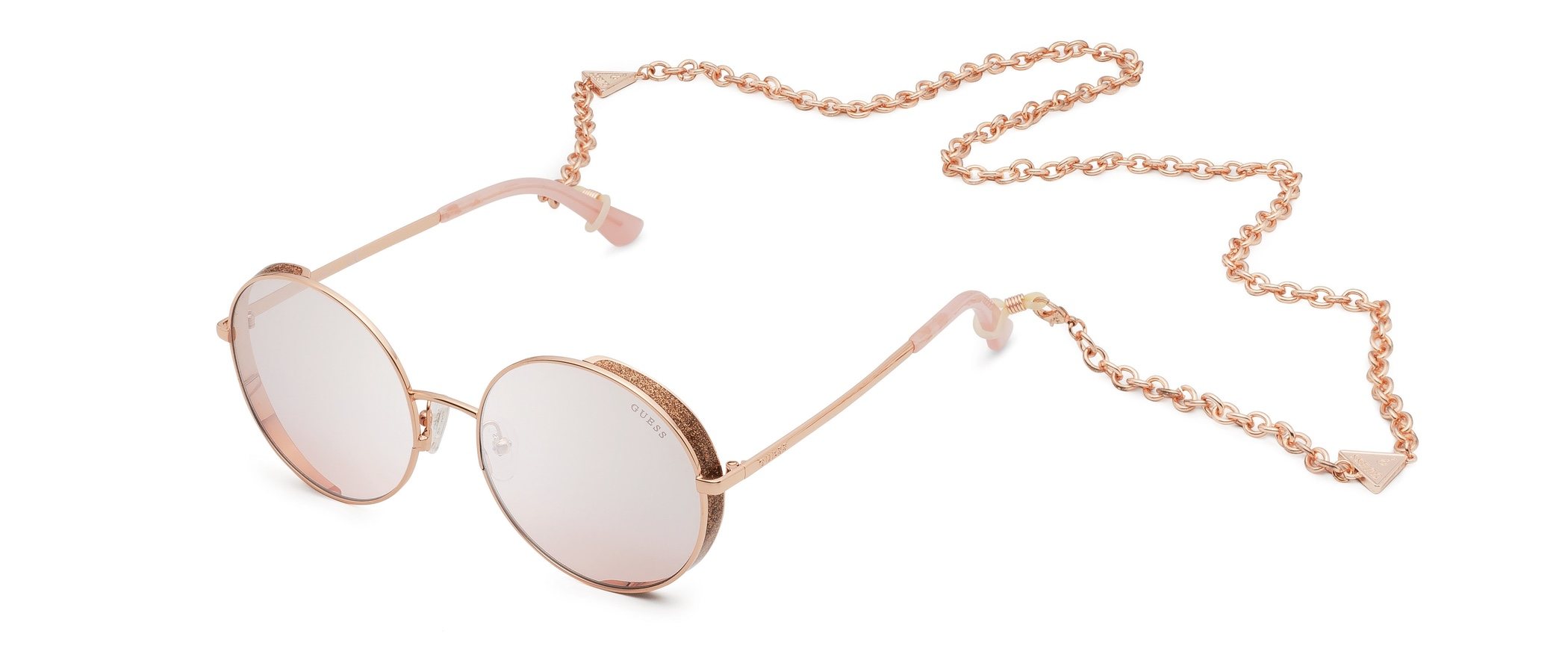 Moderna y juvenil, así es la nueva colección de gafas de Marcolin y Guess