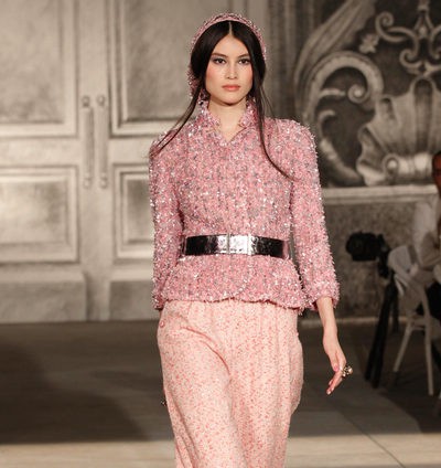 El 'New Vintage' de Chanel desfila sobre la Pasarela de la Alta Costura de París otoño/invierno 2012/2013