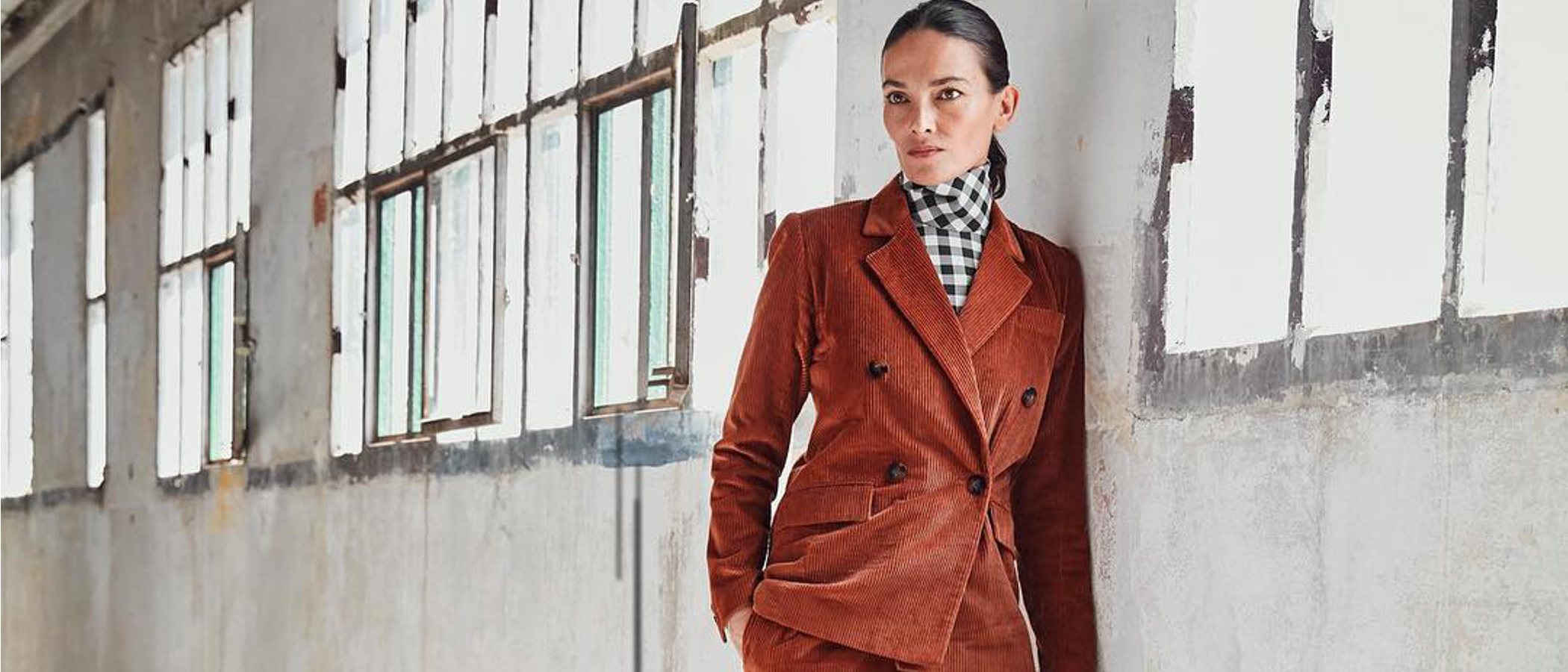 Laura Ponte imagen de la firma Roberto Verino: así es su nueva colección de bolsos