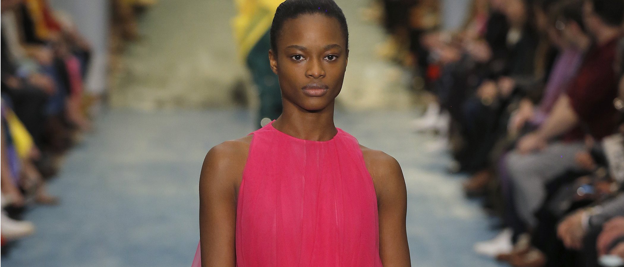 Carolina Herrera presagia un otoño/invierno 2019/2020 lleno de color y volumen