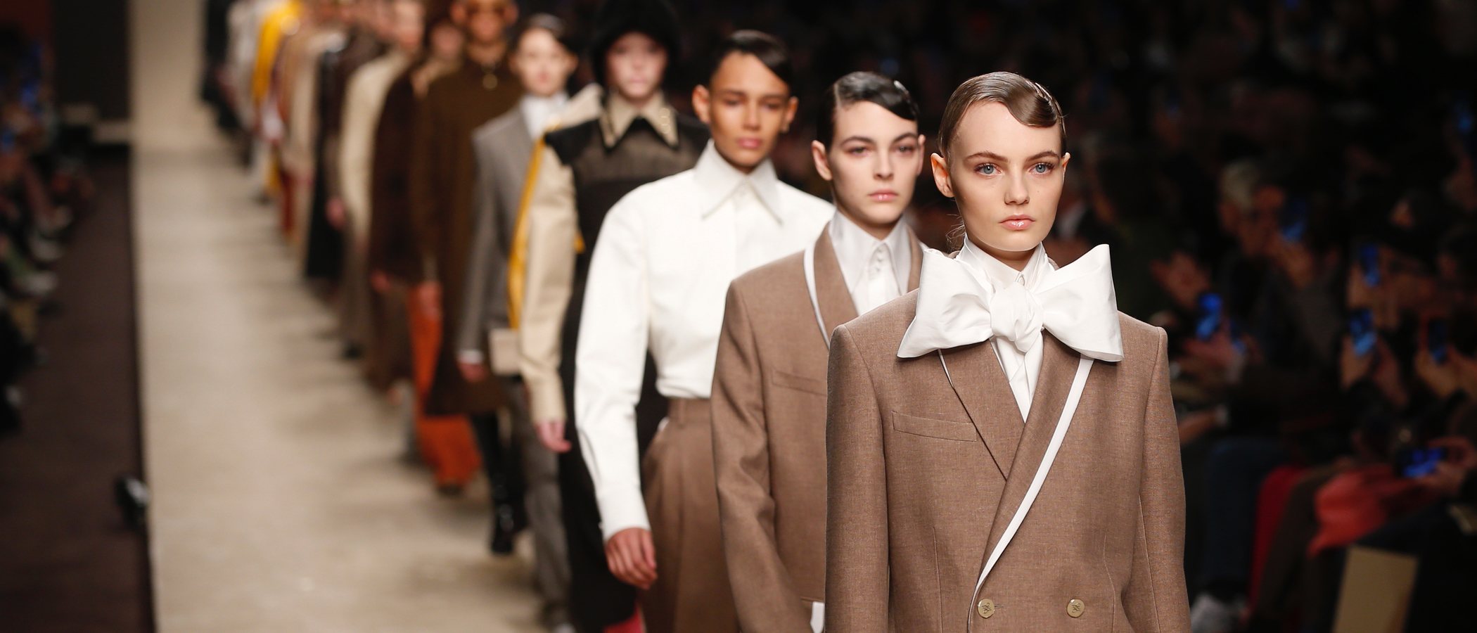 'Love, K': así fue el desfile de Fendi O/I 19/20, la primera colección de Karl Lagerfeld tras su muerte