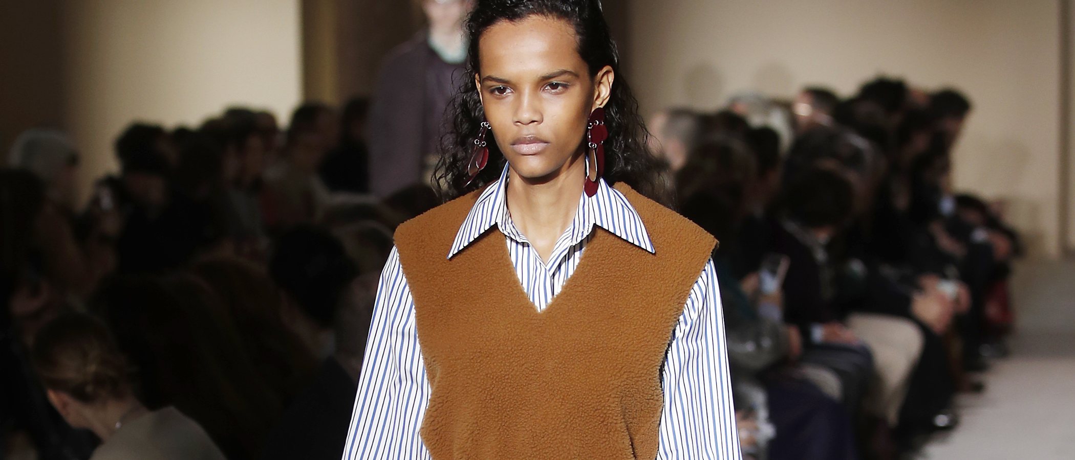 La elegancia de Salvatore Ferragamo vuelve a marcar el desfile de otoño/invierno 2019/2020 en Milán
