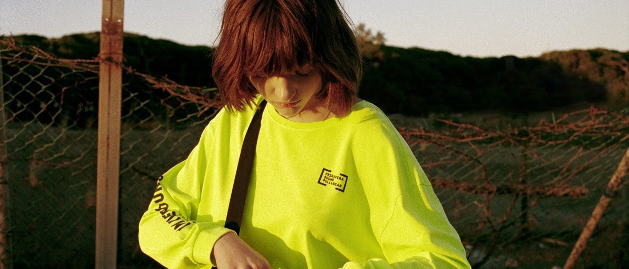 Colores flúor y estampado tie-dye en la colección Primavera Sound de Pull & Bear