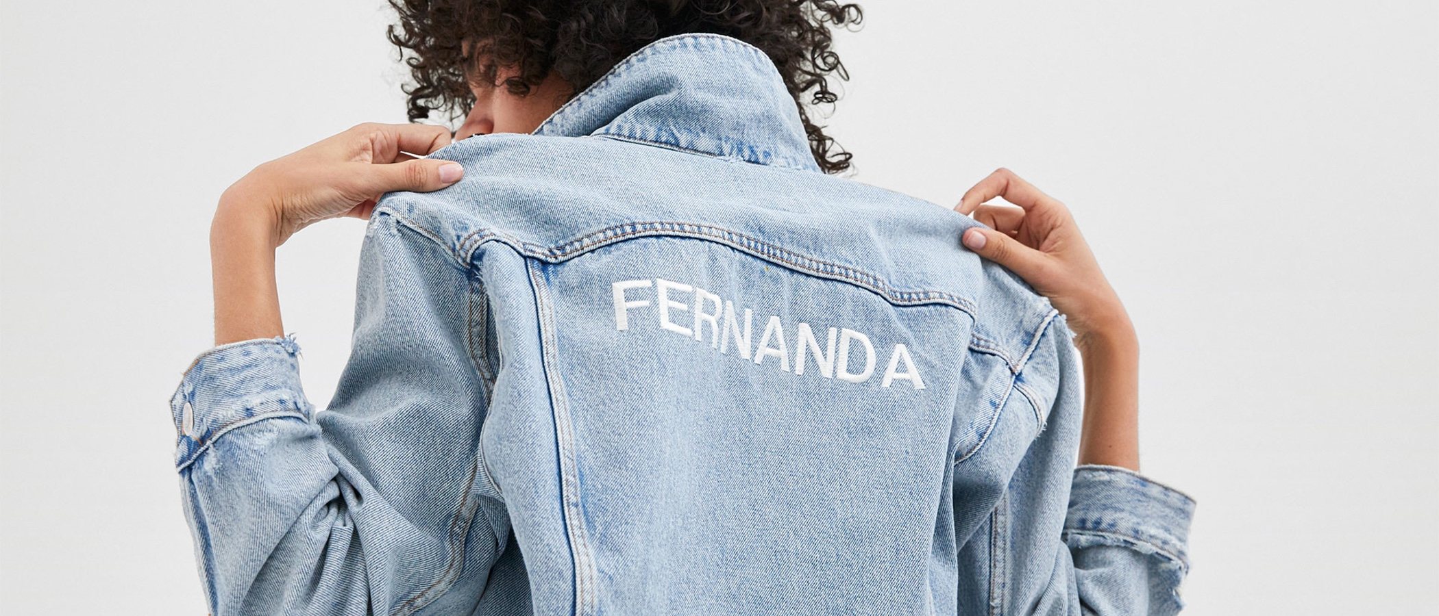 Zara presenta una línea de prendas vaqueras personalizables