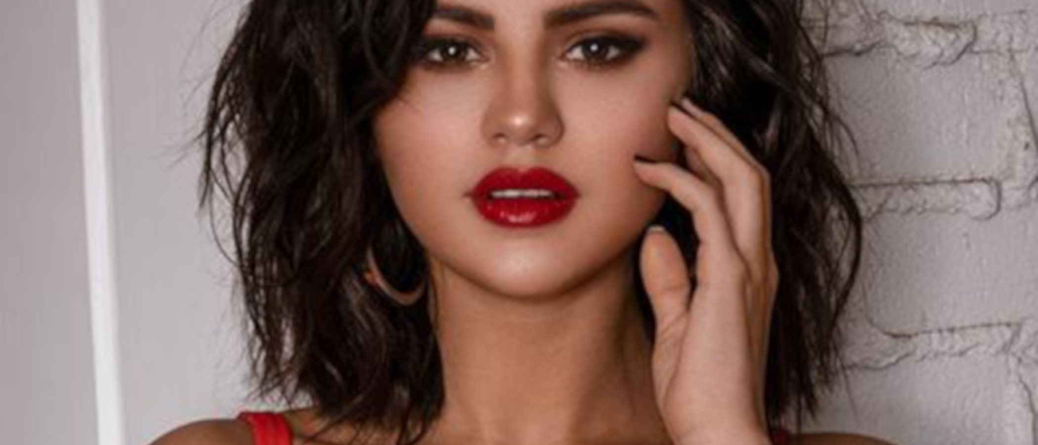 Selena Gomez diseña los bañadores perfectos en su nueva colección cápsula