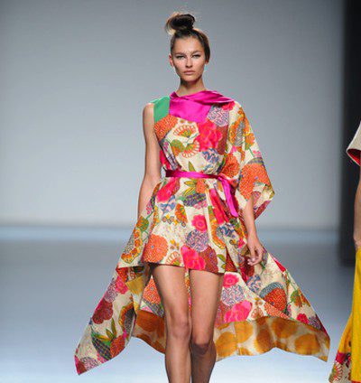 Mezcla oriental y andaluza en los diseños de Victorio & Lucchino en la colección primavera/verano 2013