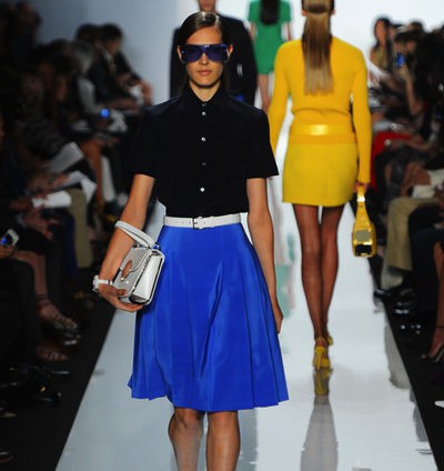 Llamativos colores y cortes retro en el desfile de Michael Kors de la Semana de la Moda de Nueva York