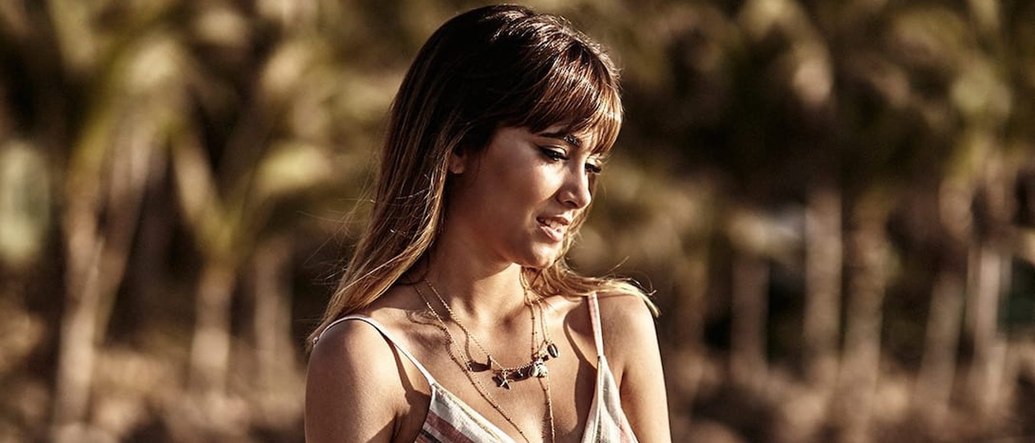 Aitana desvela nuevas prendas de la colección de verano de Stradivarius