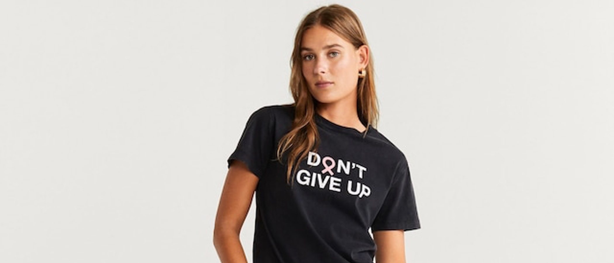 La colección más solidaria de Mango se tiñe de rosa contra el cáncer de mama