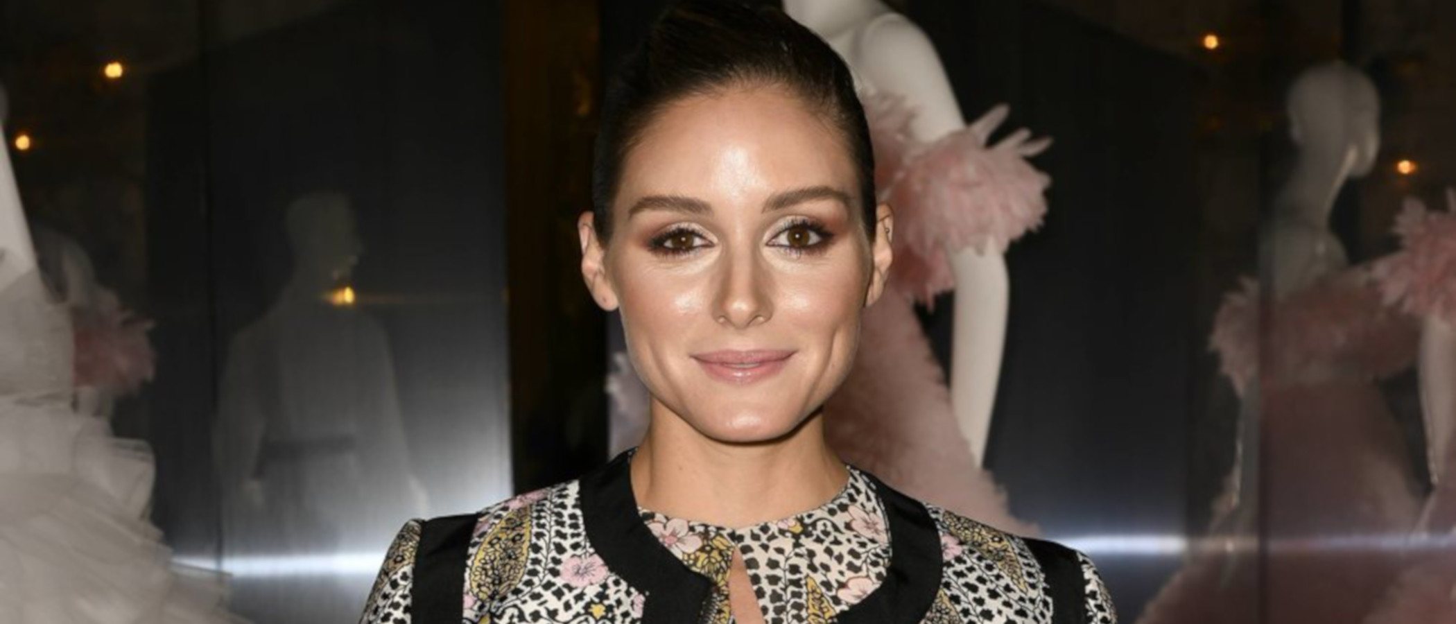 Olivia Palermo muestra algunos detalles de la primera colección de su propia firma