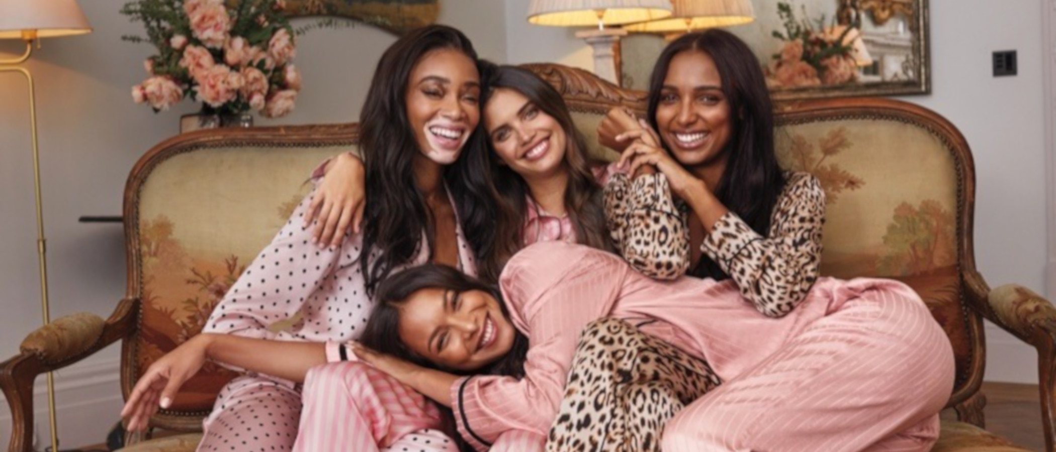 Victoria's Secret presenta su colección para las fiestas con rostros muy conocidos