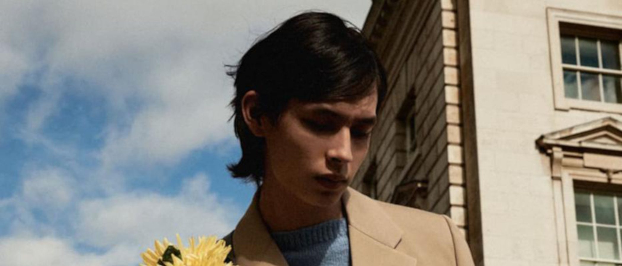 Prada da un giro a sus diseños más clásicos y los adapta a la mujer dinámica