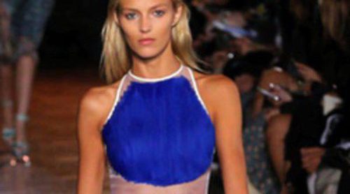 Colores vibrantes en el desfile de Stella McCartney en la Semana de la Moda de París primavera/verano 2012