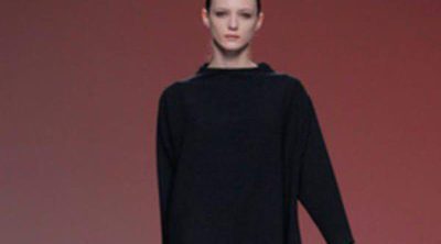 A.A. de Amaya Arzuaga presenta un otoño/invierno 2013/2014 en negro, rojo, verde esmeralda y beig en Madrid Fashion Week