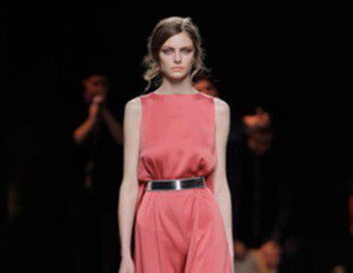 Duyos apuesta por la seda y el movimiento en Madrid Fashion week otoño/invierno 2013/2014