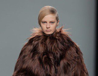 Etxeberria apuesta por las pieles y Moisés Nieto por lo retro en su debut en Madrid Fashion Week otoño/invierno 2013/2014