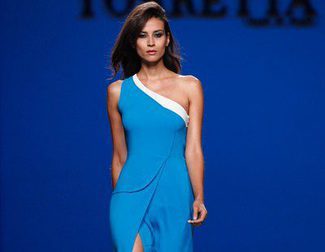 Roberto Torretta apuesta por el azul klein y el verde ácido en prendas asimétricas en su desfile primavera/verano 2014 de Madrid Fashion Week