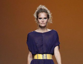 Sara Coleman apuesta por el morado y el amarillo y Moisés Nieto nos presenta a su 'Lola' en sus desfiles primavera/verano 2014 de Madrid Fashion Week