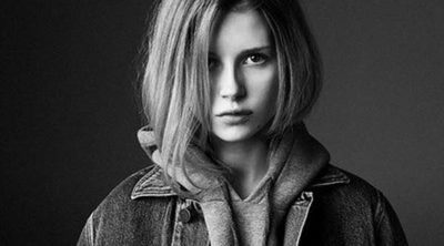 Lottie Moss, hermana de Kate Moss, sigue los pasos de su hermana y posa para Calvin Klein