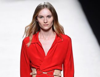 Colorido armónico para la colección primavera/verano 2016 de Juanjo Oliva en la Madrid Fashion Week