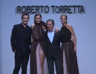 Las 'working girls' de Roberto Torretta pisan fuerte sobre la pasarela de Fashion Week Madrid