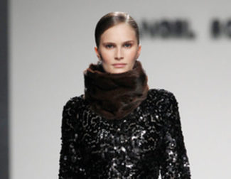La sobriedad y el minimalismo vienen de la mano de Ángel Schlesser en la Fashion Week Madrid