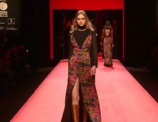 Juanjo Oliva presenta una colección llena de volumen y prendas de abrigo para otoño/invierno 2016/2017