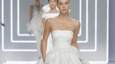 Rosa Clará presenta su colección de novias 2017 con Alexis Ren, Rocío Crusset y Joana Sanz
