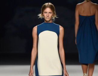 Blancos y azules urbanos en la colección primavera/verano 2017 de Devota & Lomba para Madrid Fashion Week