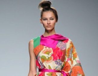 Mezcla oriental y andaluza en los diseños de Victorio & Lucchino en la colección primavera/verano 2013
