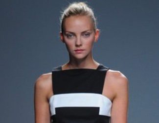 Ángel Schlesser, modelo de sencillez y elegancia basado en el blanco y negro en la colección primavera/verano 2013