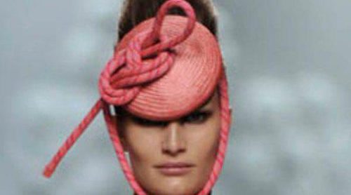 Ana Locking presenta su colección 'The Talk' en la Fashion Week Madrid con faldas de tubo y espardeñas de cuerda