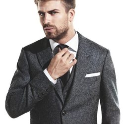 Gerard Piqué luce traje y corbata para la colección otoño-invierno 2011 de H.E. by Mango