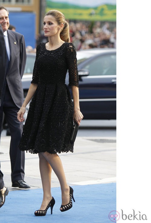 El estilismo de Doña Letizia en la entrega de Premios Príncipe de Asturias 2010