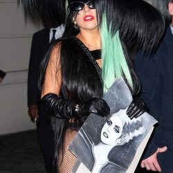 Looks de Lady Gaga: Traje de pelo y peluca verde
