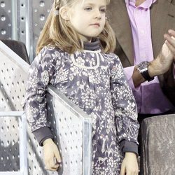 La Infanta Leonor con un vestido morado de cuello alto