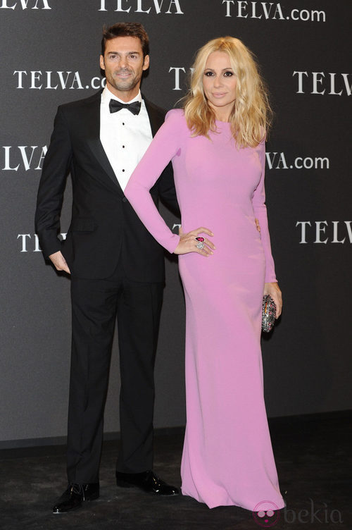 Look de Marta Sánchez y Hugo Castejón en los Premios T de Moda de Telva 2011