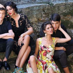 Monica Bellucci durante la grabación del spot Dolce&Gabbana en una estampa familiar con look de encaje