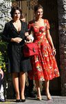Monica Bellucci durante la grabación del spot Dolce&Gabbana con vestido negro