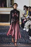Vestido rosa y negro de Valentino colección primavera/verano 2017 en París Fashion Week