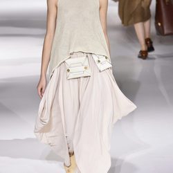 Conjunto falda y camiseta de punto blanco de Stella McCartney colección primavera/verano 2017 en París Fashion Week