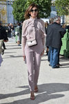 Nieves Álvarez con un total look rosa cuarzo en el desfile de Elie Saab en la París Fashion Week