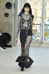 Conjunto en negro con lunares para el desfile de Louis Vuitton en la Paris Fashion Week 2016