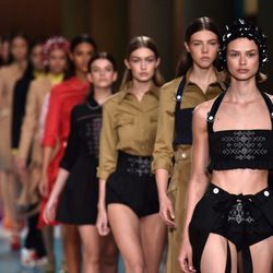 Carrusel final para el desfile de Miu Miu en la Paris Fashion Week 2016