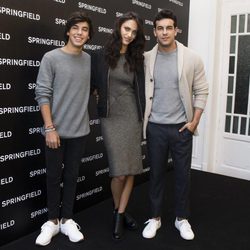 Dalianah Arekion con Mario y Óscar Casas en la presentación de la campaña otoño/invierno 2016/2017 de Springfield