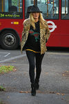 Kate Moss con un look animal print por las calles de Londres