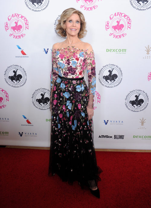 Jane Fonda con un vestido floral en la gala de 'The Carousel of Hope Ball' 2016