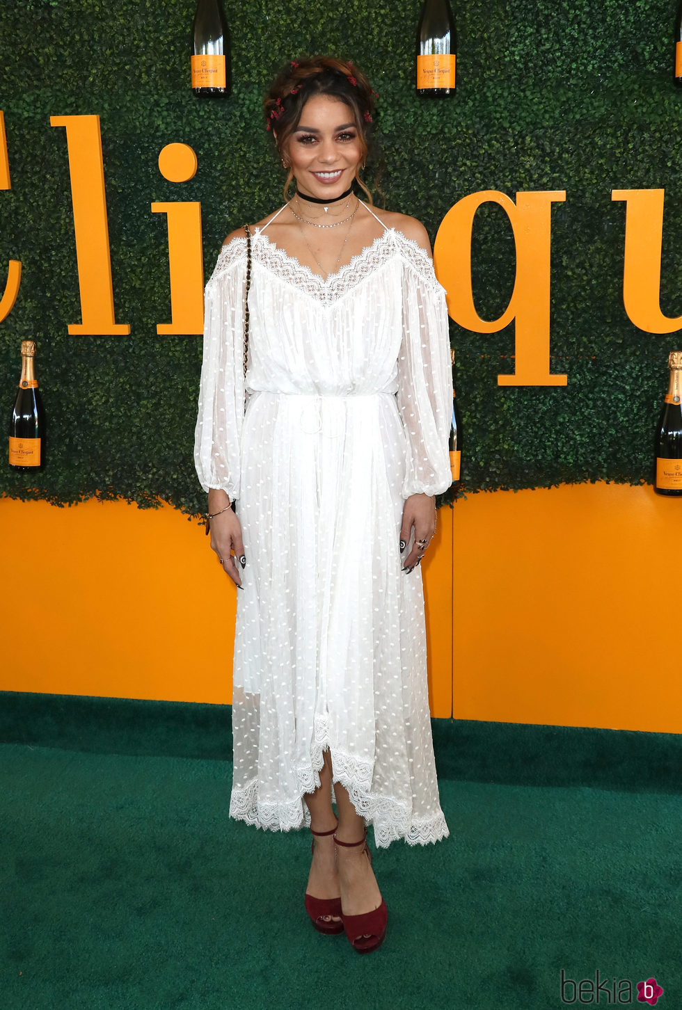 Vanessa Hudgens en la fiesta Veuve ClicQuot Polo Classic con un estilo boho-chic